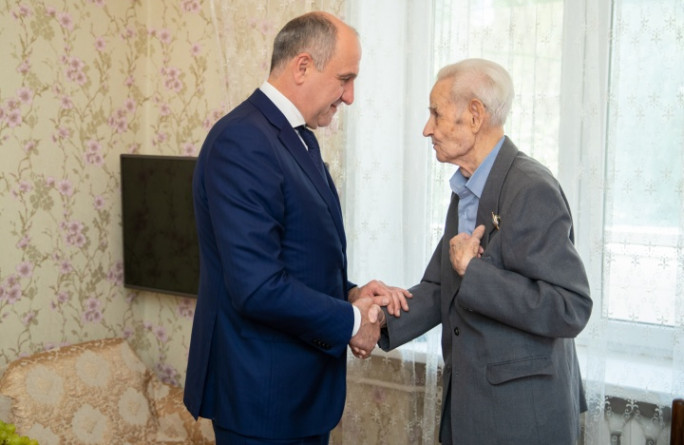 Глава Карачаево-Черкесии поздравил ветерана войны с 105-летним юбилеем