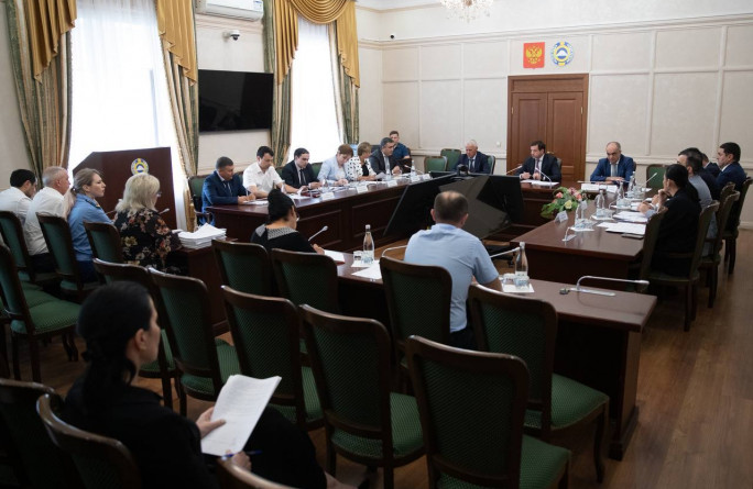 Мурат Аргунов провел заседание Правительства КЧР