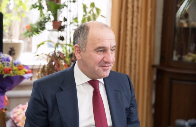 Рашид Темрезов поздравил ветерана Великой Отечественной войны Валентину Шайдакову с 8 марта