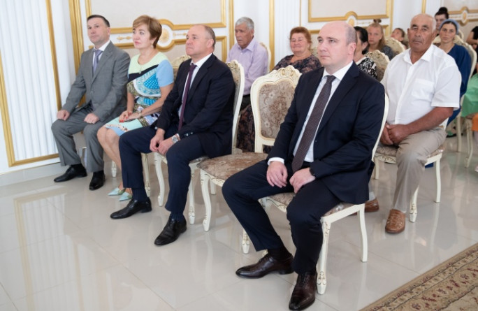 В День любви семьи и верности Рашид Темрезов инициировал дополнительные меры региональной поддержки для многодетных семей